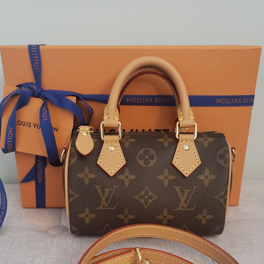LV 2022 Nano Speedy model w/ detachable strap